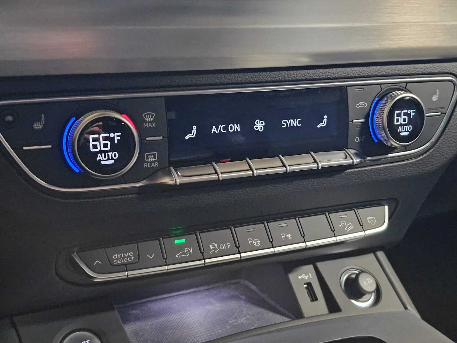 2023 Audi Q5 S line Prestige 55 TFSI e quattro