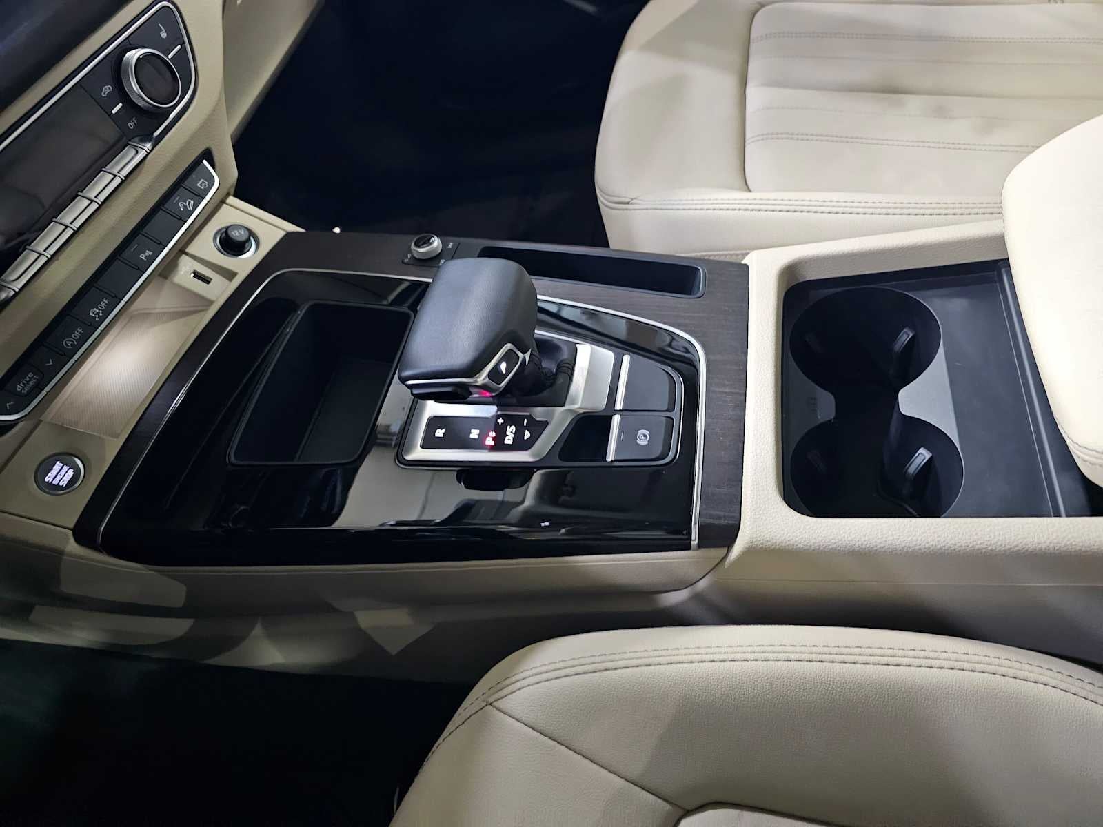 2023 Audi Q5 S line Premium