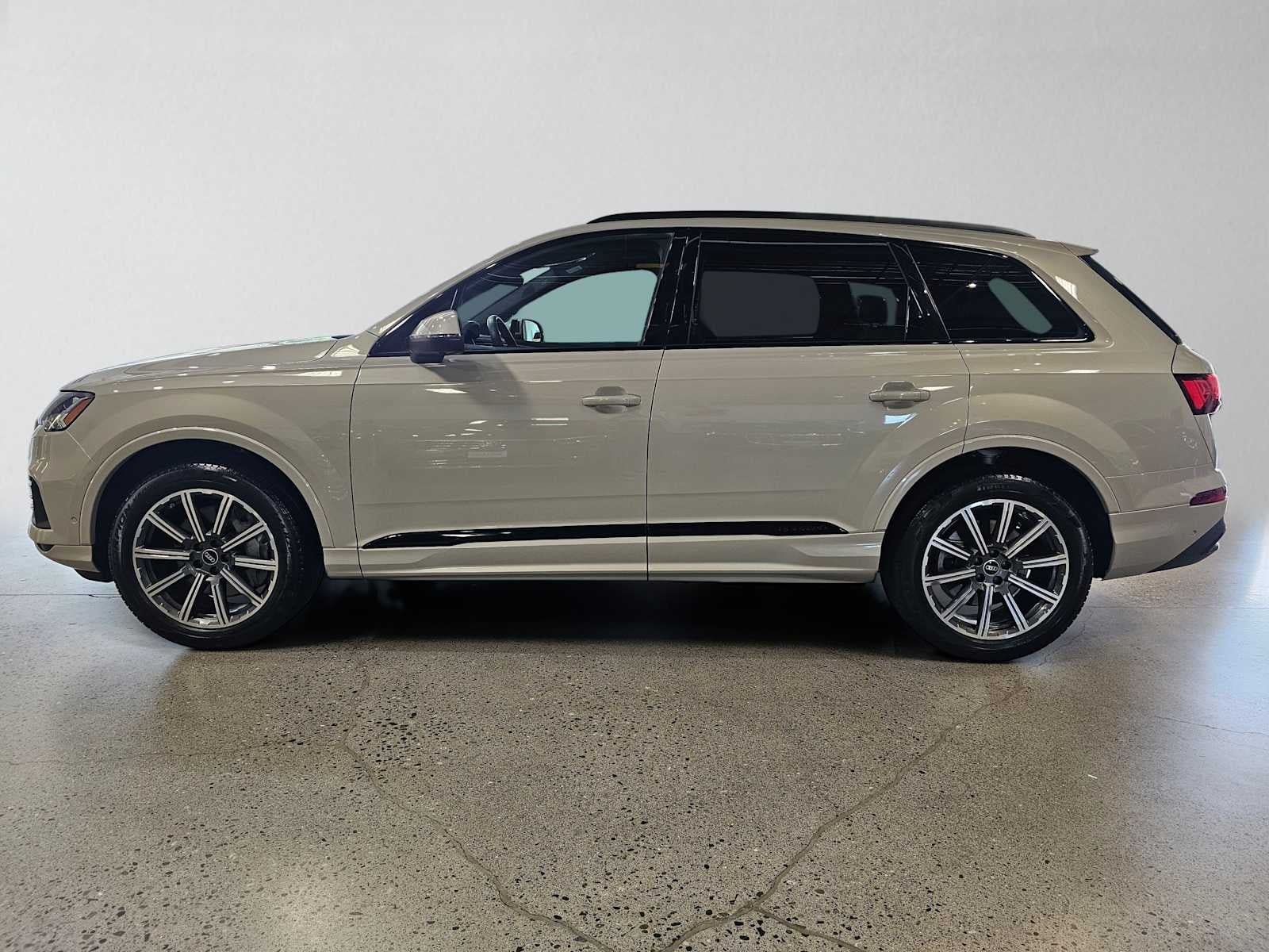 2023 Audi Q7 Premium Plus