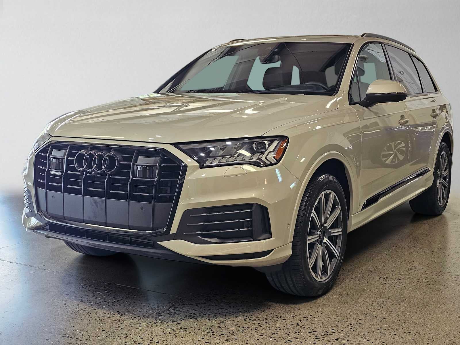 2023 Audi Q7 Premium Plus