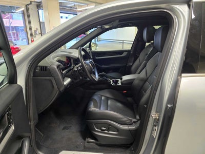 2024 Porsche Cayenne AWD