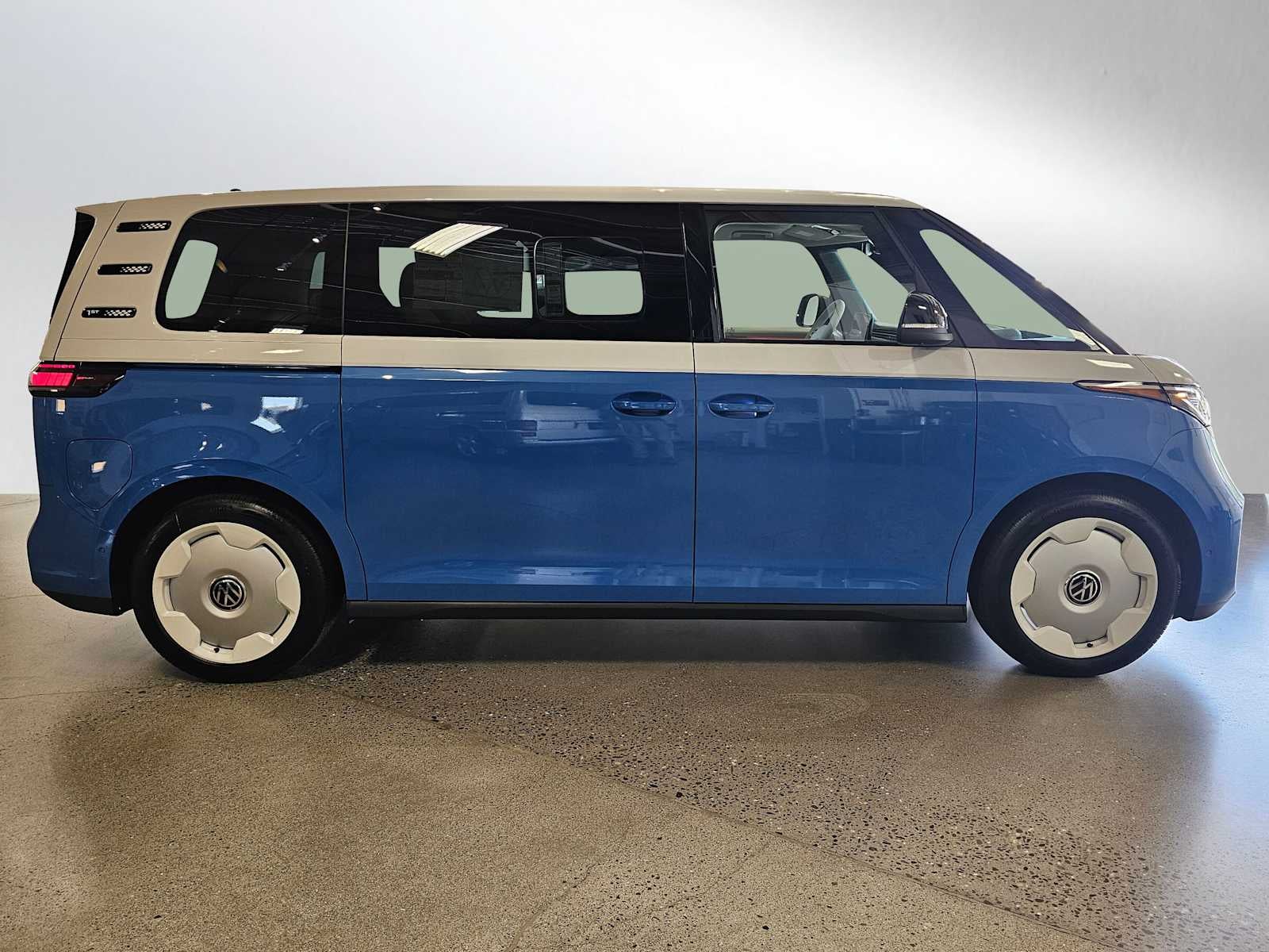 2025 Volkswagen ID. Buzz 1st Edition 4MOTION w/Two-Tone