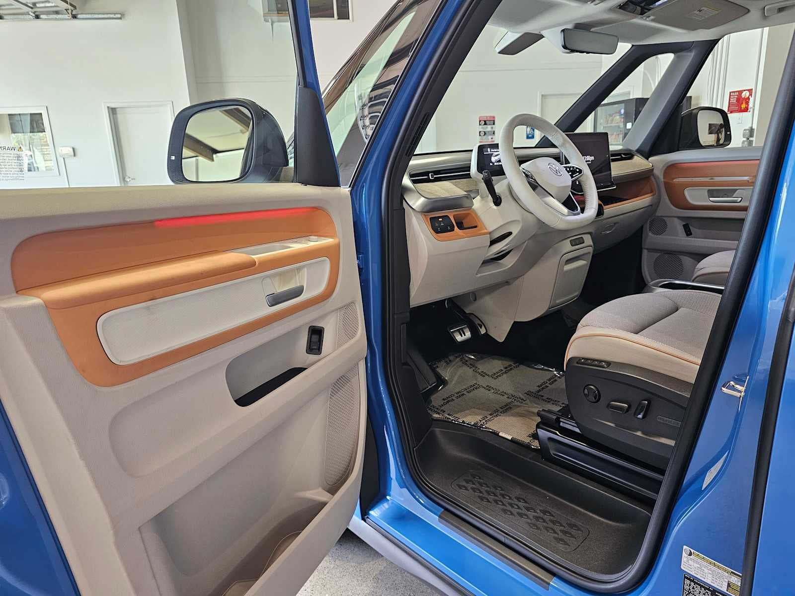 2025 Volkswagen ID. Buzz 1st Edition 4MOTION w/Two-Tone