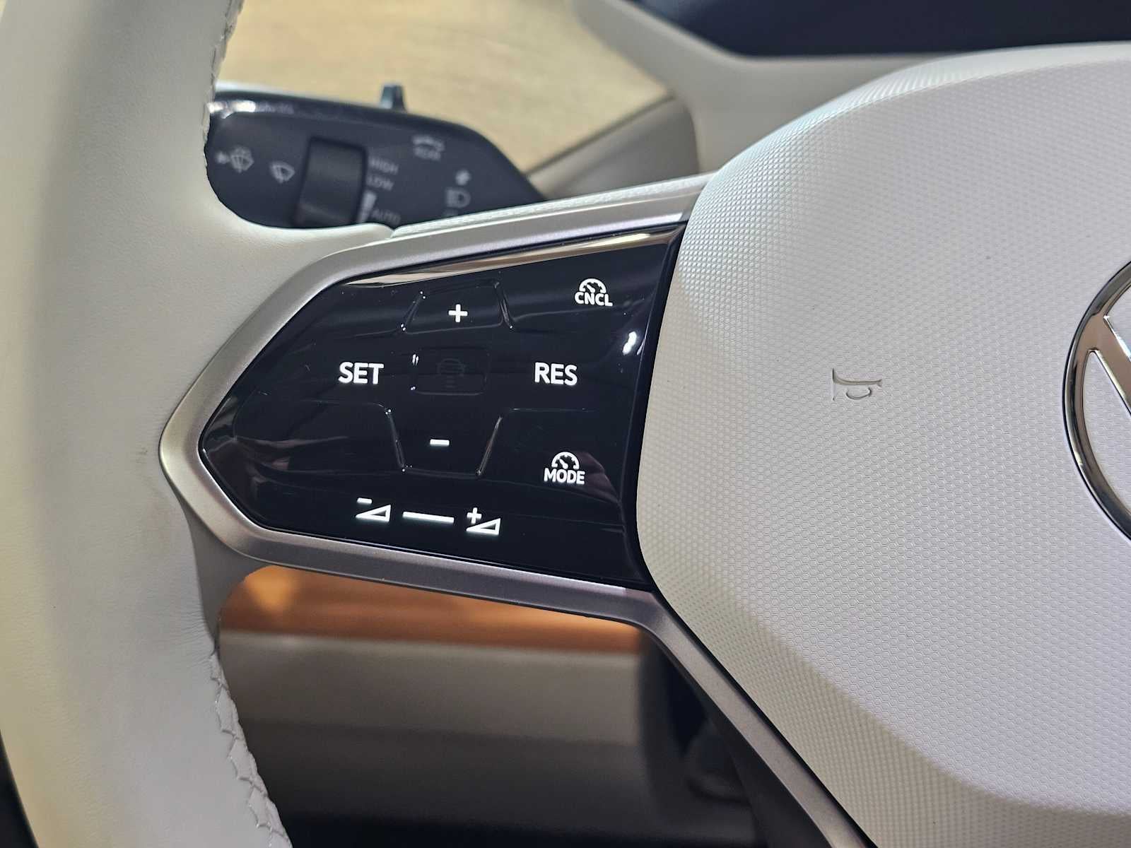 2025 Volkswagen ID. Buzz 1st Edition 4MOTION w/Two-Tone