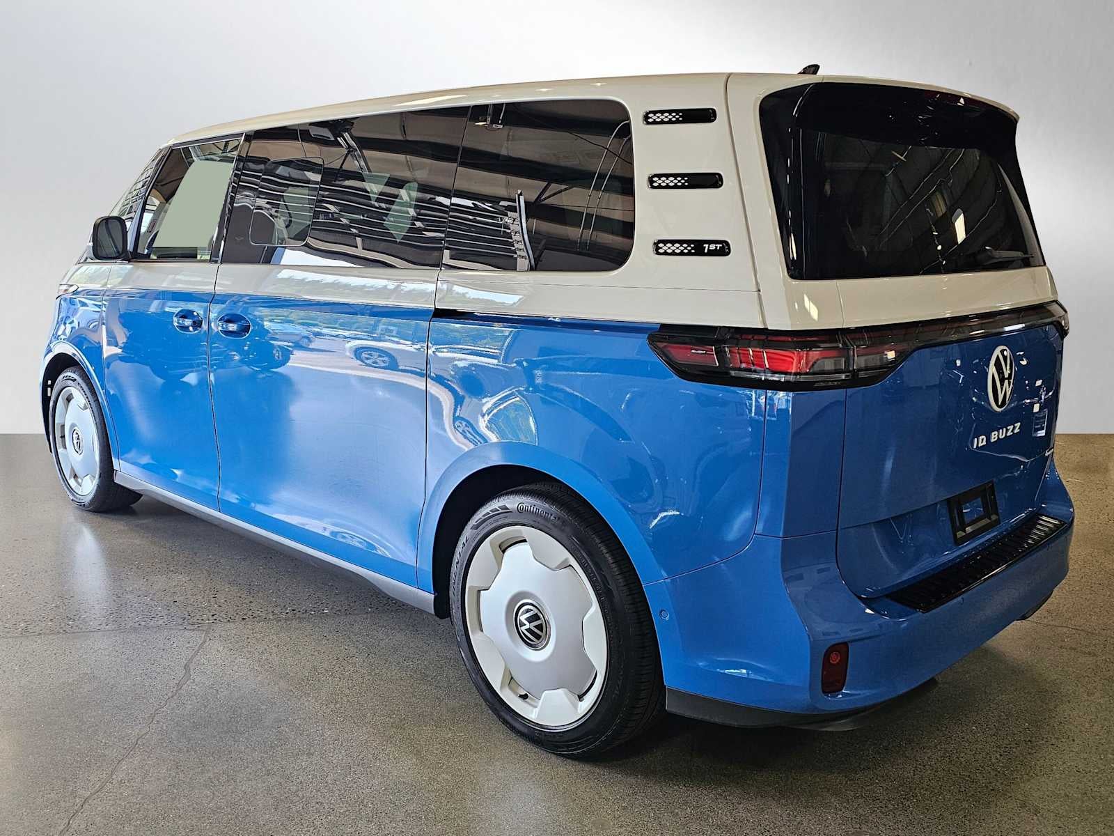 2025 Volkswagen ID. Buzz 1st Edition 4MOTION w/Two-Tone