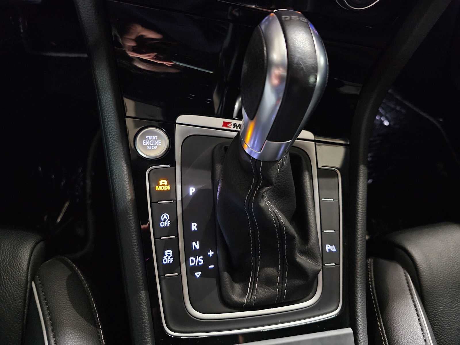 2019 Volkswagen Golf R 2.0T DSG w/DCC/Nav