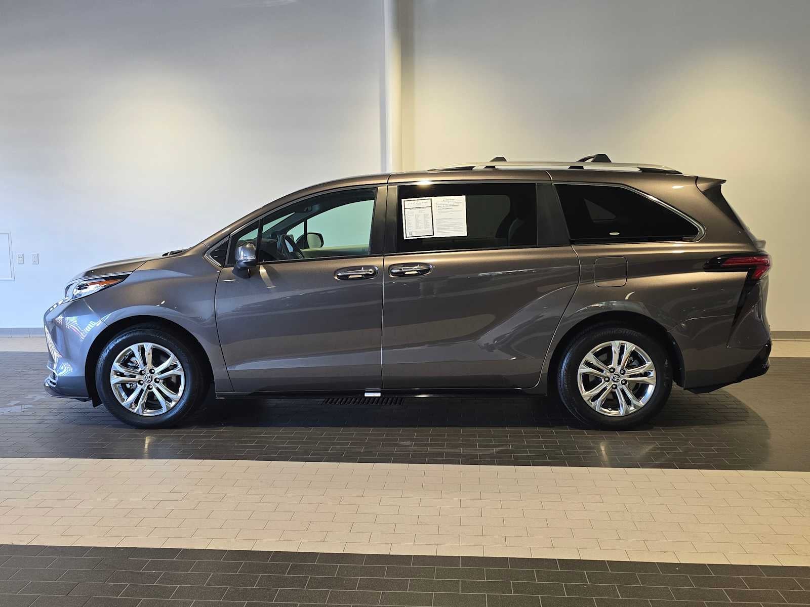 2023 Toyota Sienna Platinum