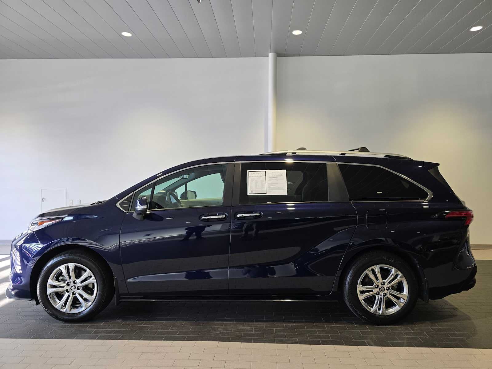 2023 Toyota Sienna Platinum