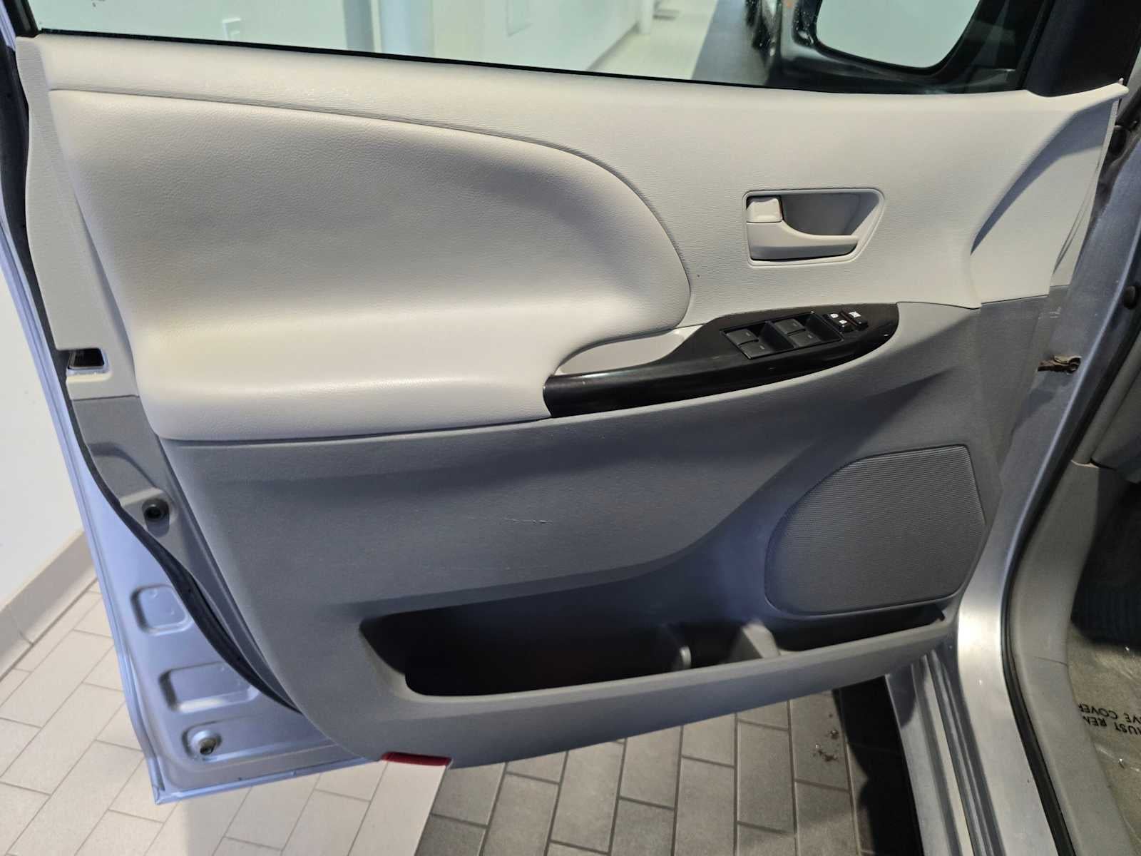 2012 Toyota Sienna LE