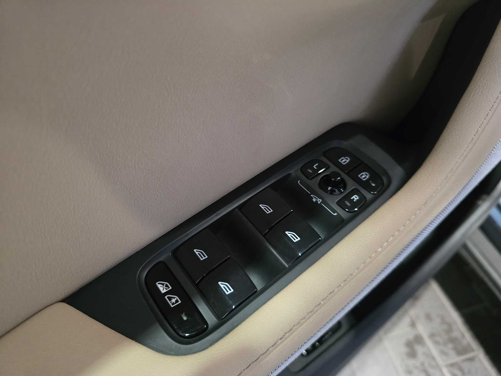 2022 Polestar 2 Base