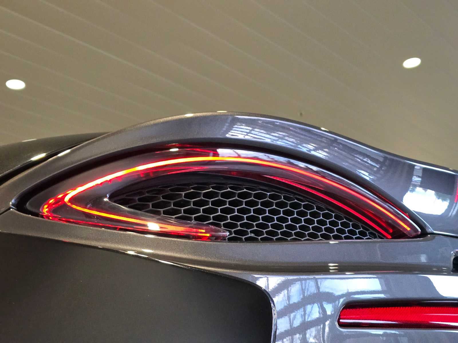 2019 McLaren 570GT Base