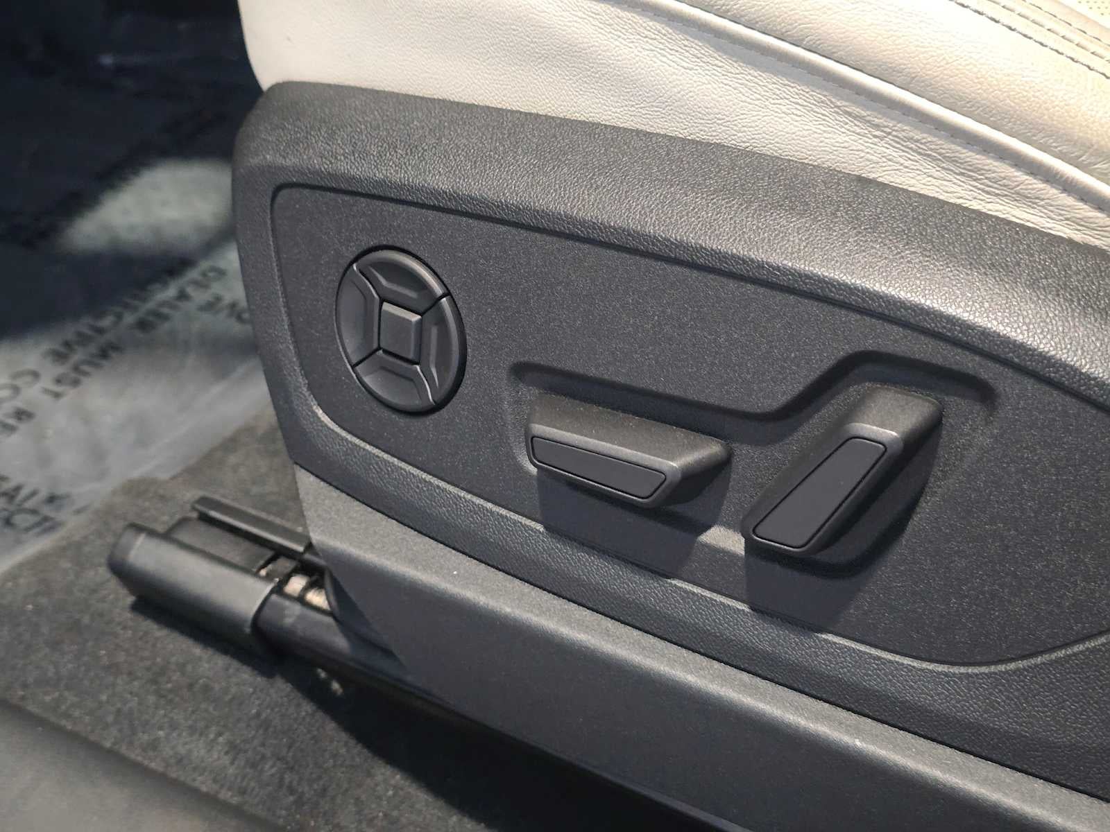2024 Audi Q8 e-tron Premium Plus