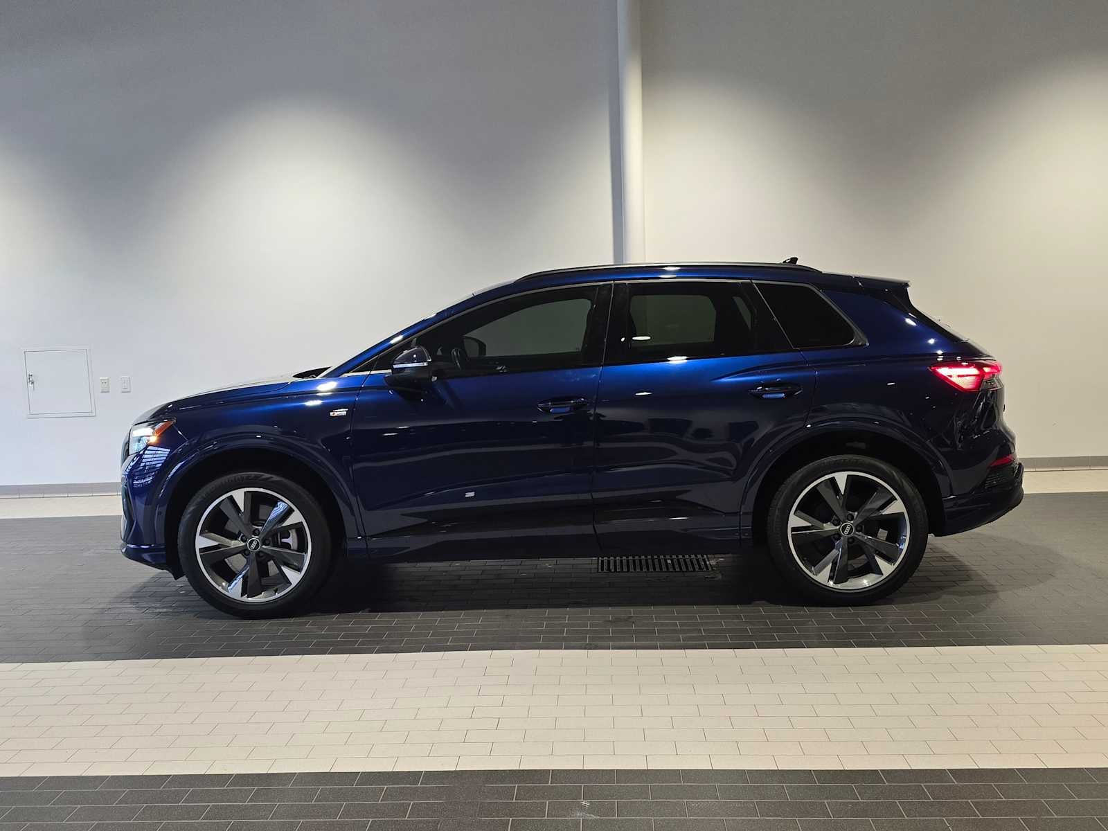 2024 Audi Q4 e-tron Premium Plus