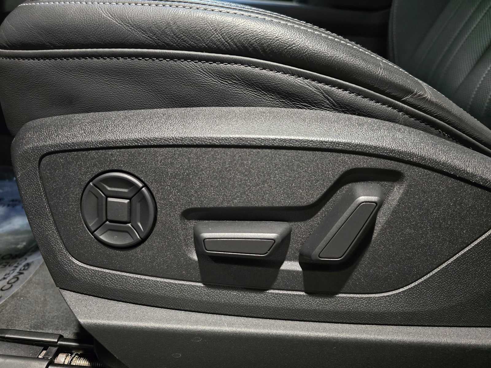 2023 Audi e-tron Premium Plus