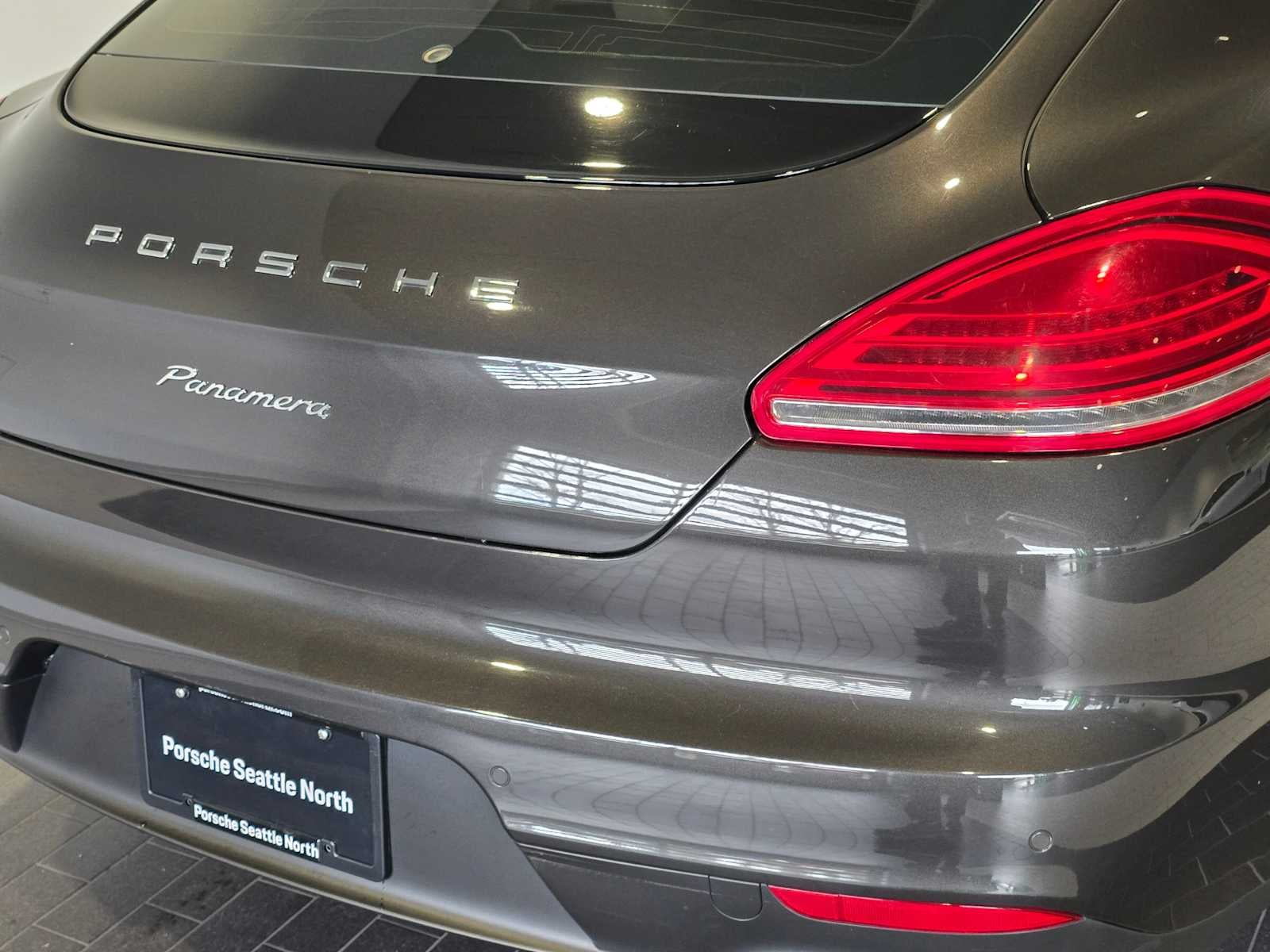 2016 Porsche Panamera Panamera 4 Edition