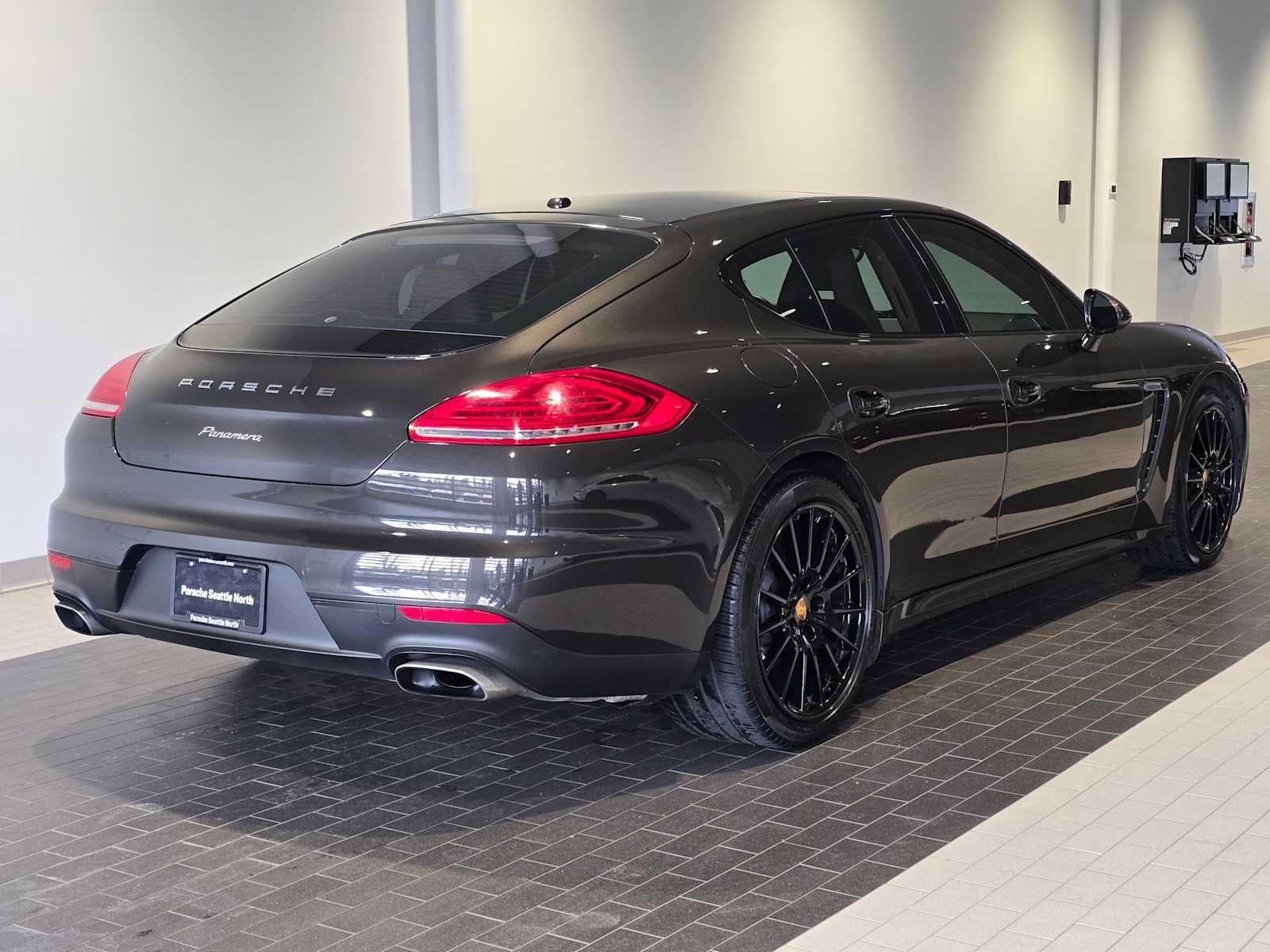 2016 Porsche Panamera Panamera 4 Edition