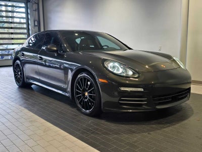 2016 Porsche Panamera Panamera 4 Edition