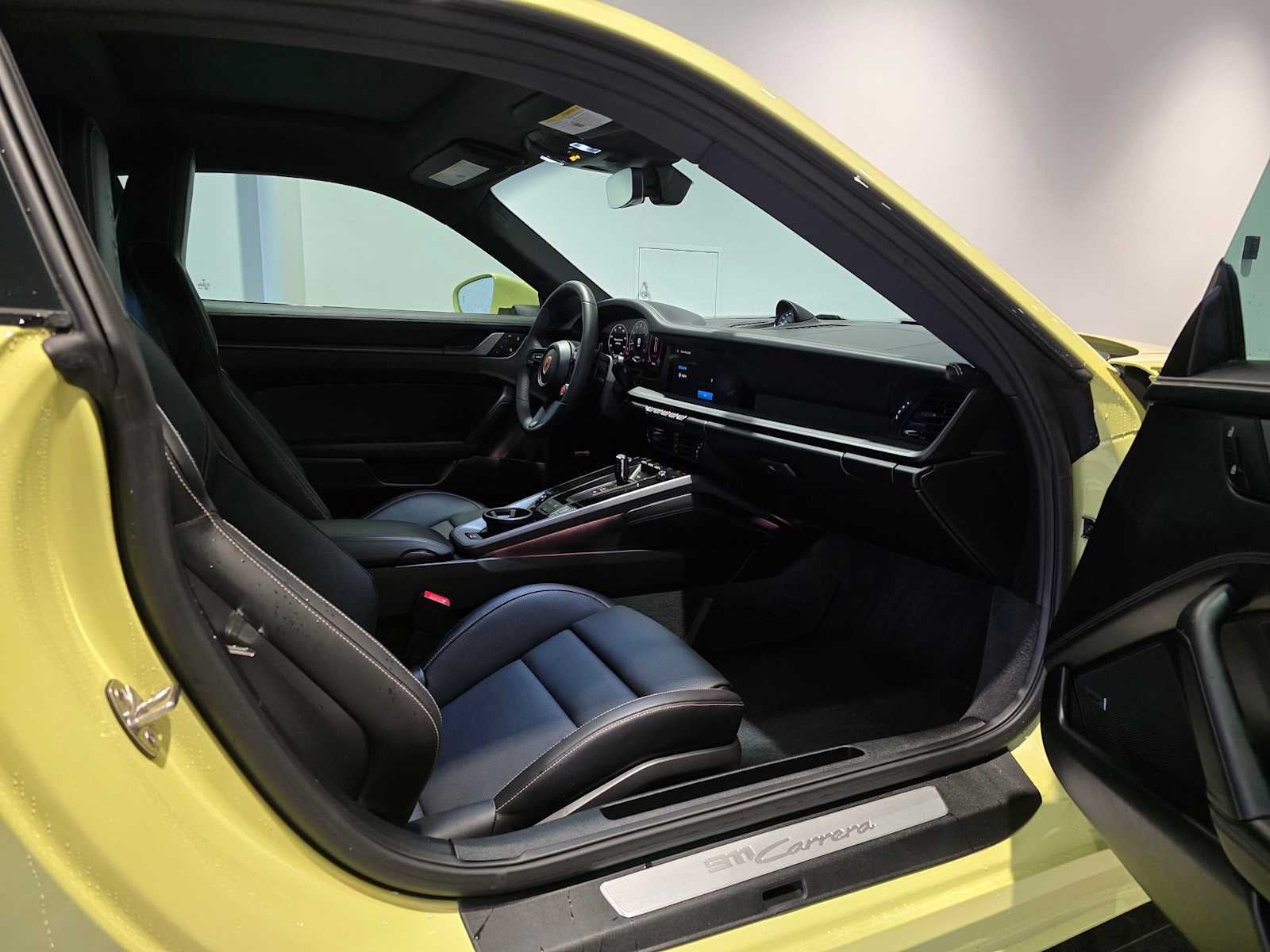 2025 Porsche 911 Carrera