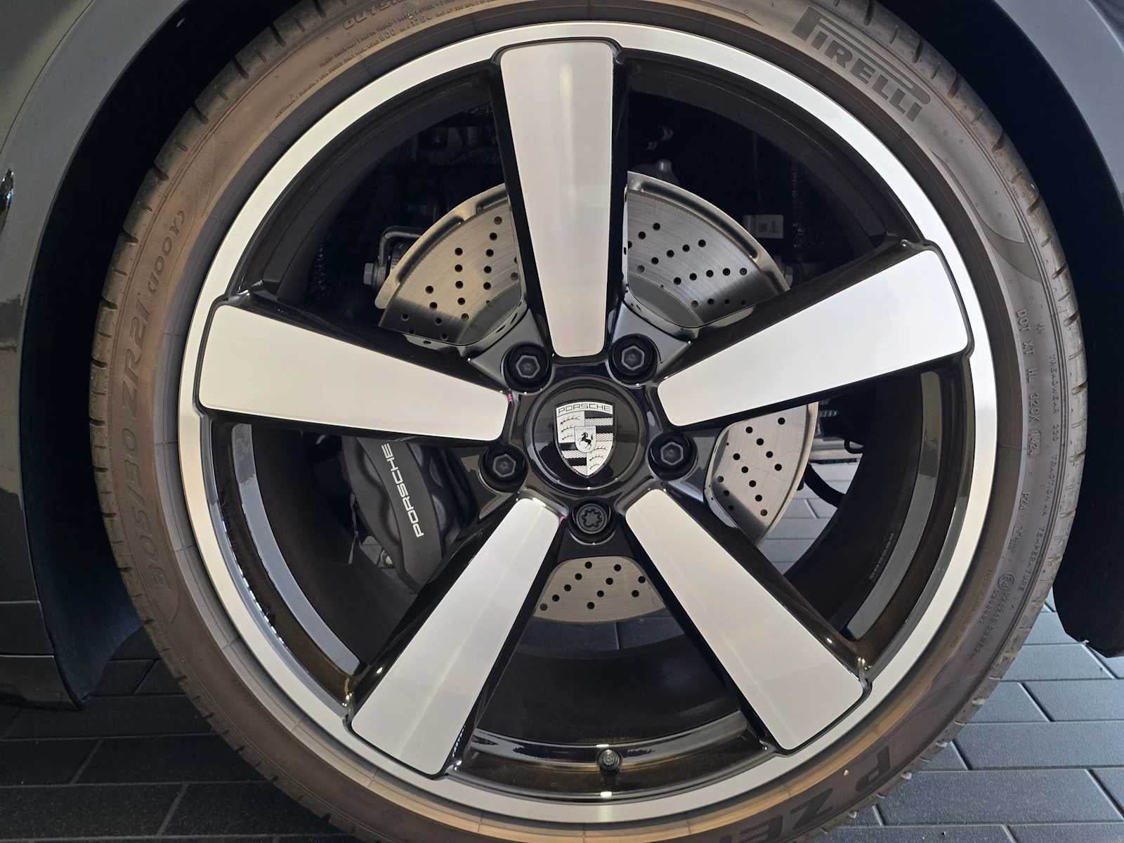 2025 Porsche 911 Carrera