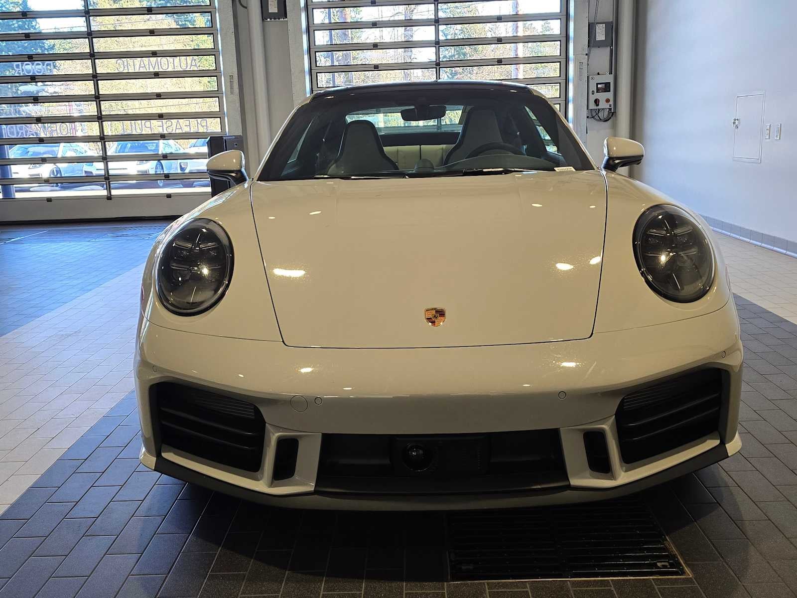 2025 Porsche 911 Carrera