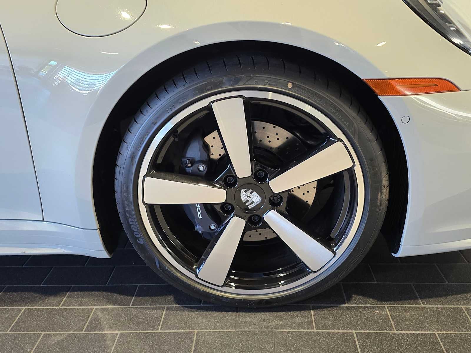 2025 Porsche 911 Carrera