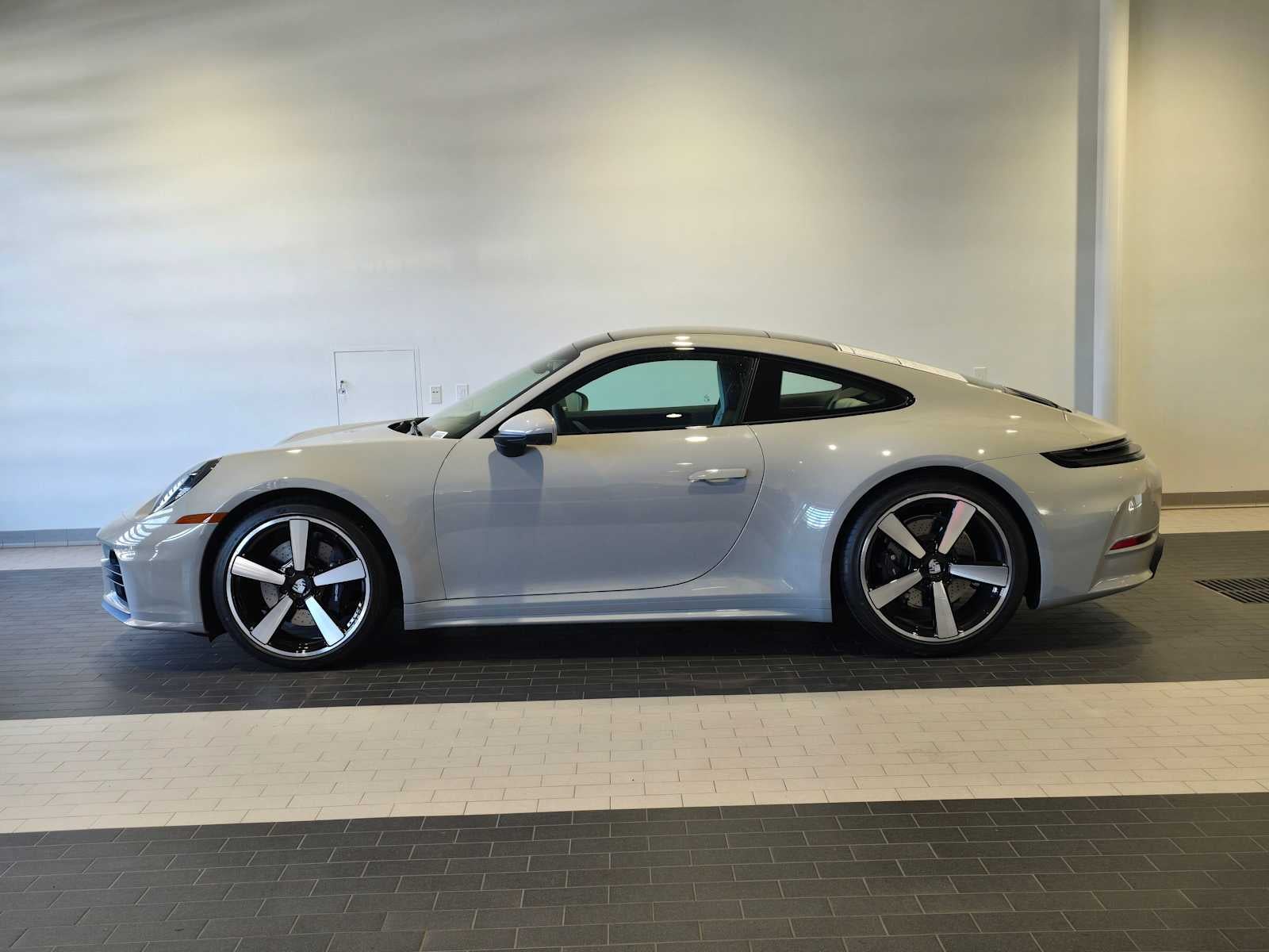 2025 Porsche 911 Carrera