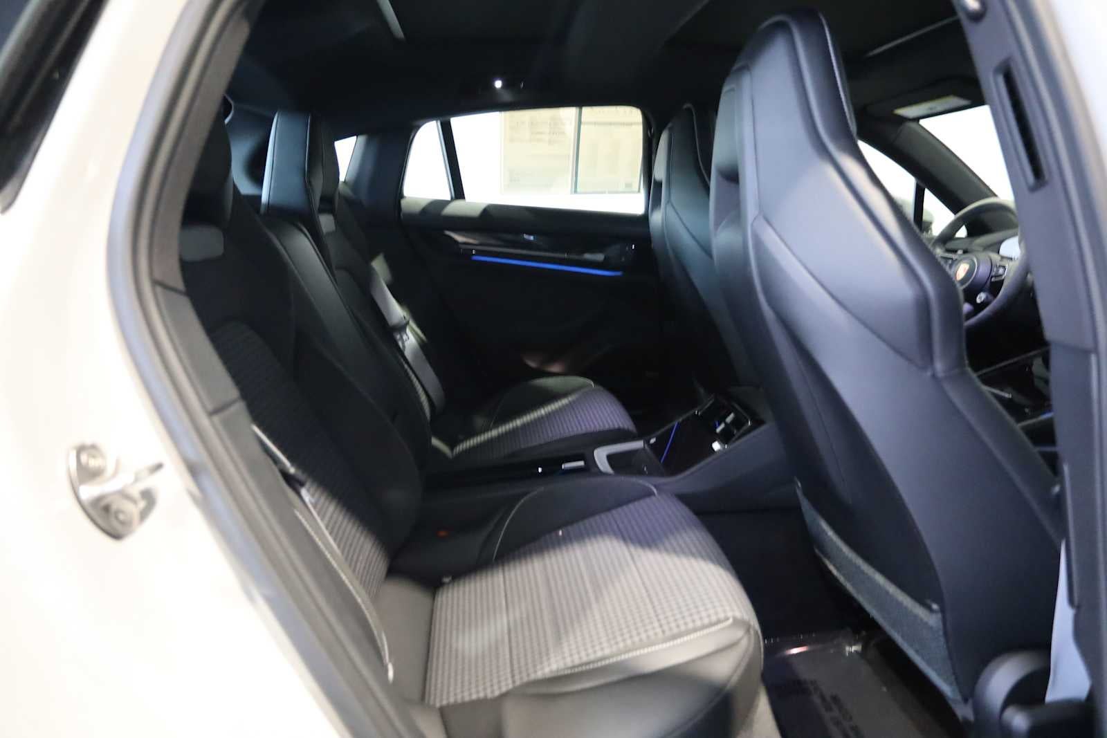 2025 Porsche Panamera Panamera 4