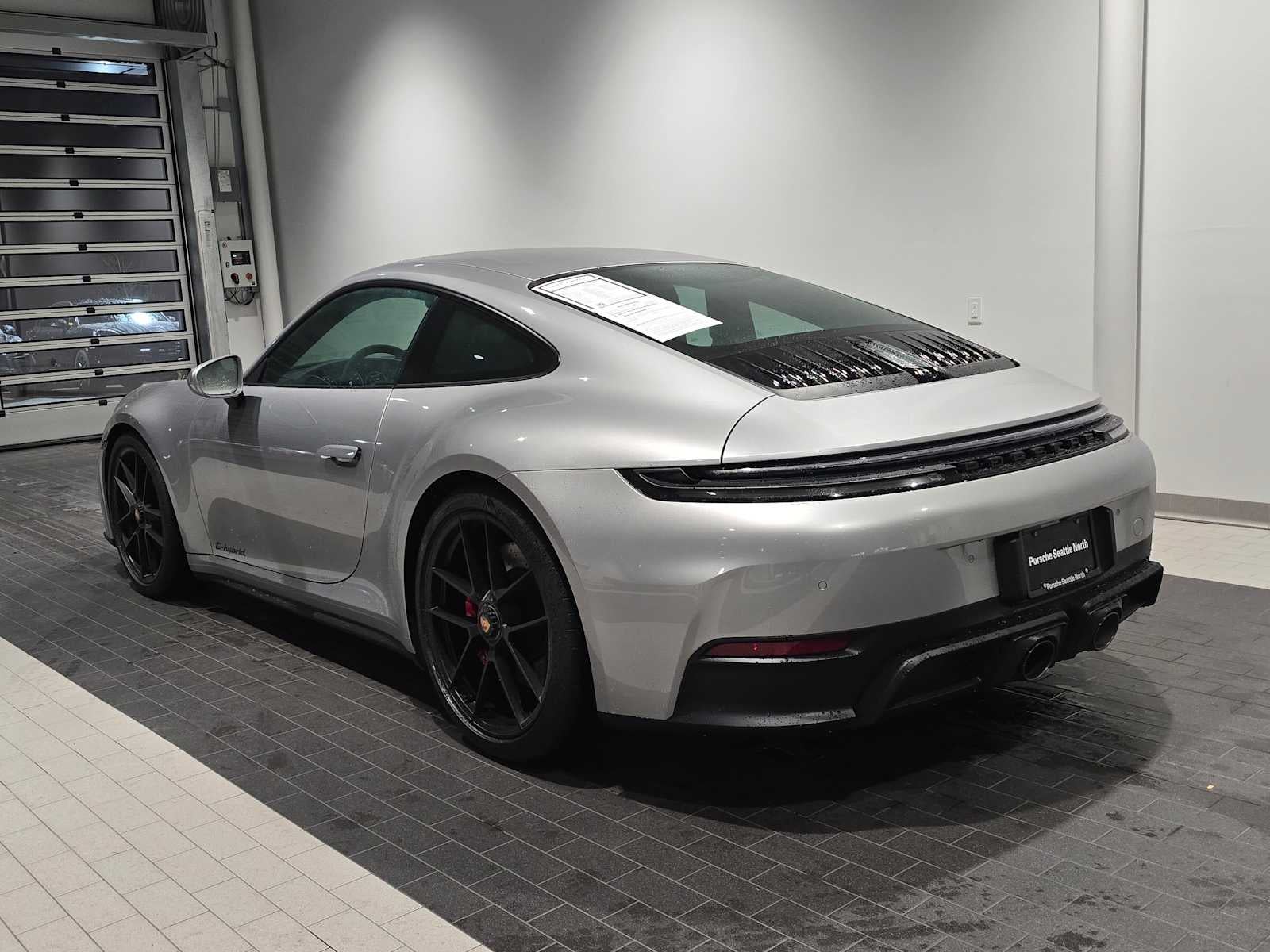 2025 Porsche 911 Carrera 4 GTS