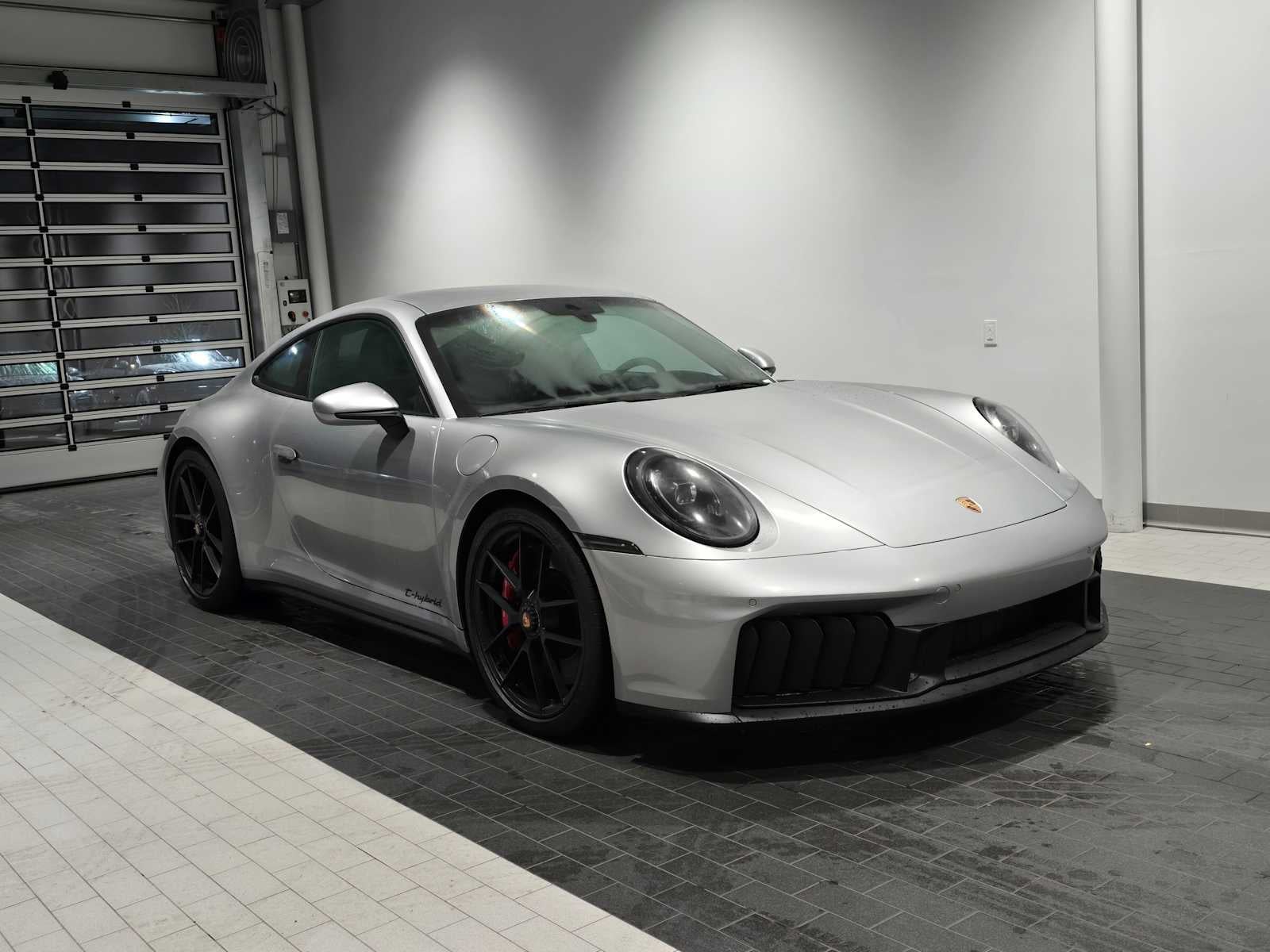 2025 Porsche 911 Carrera 4 GTS