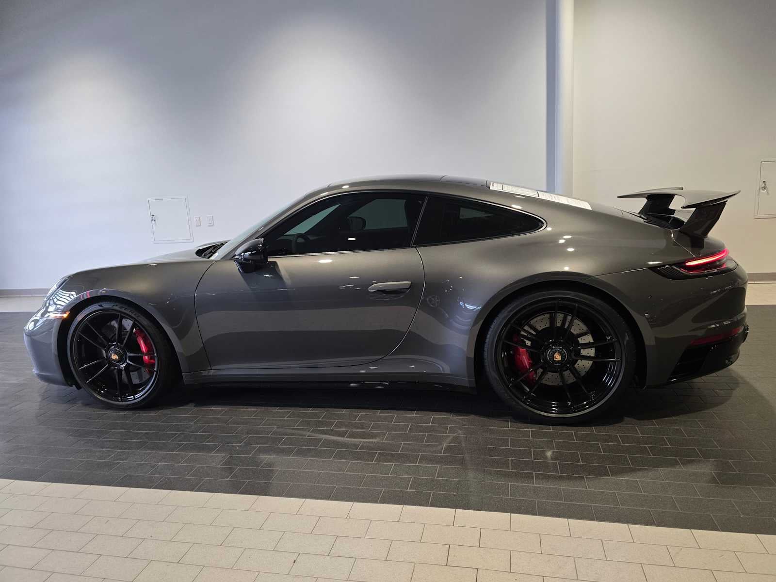 2024 Porsche 911 Carrera GTS