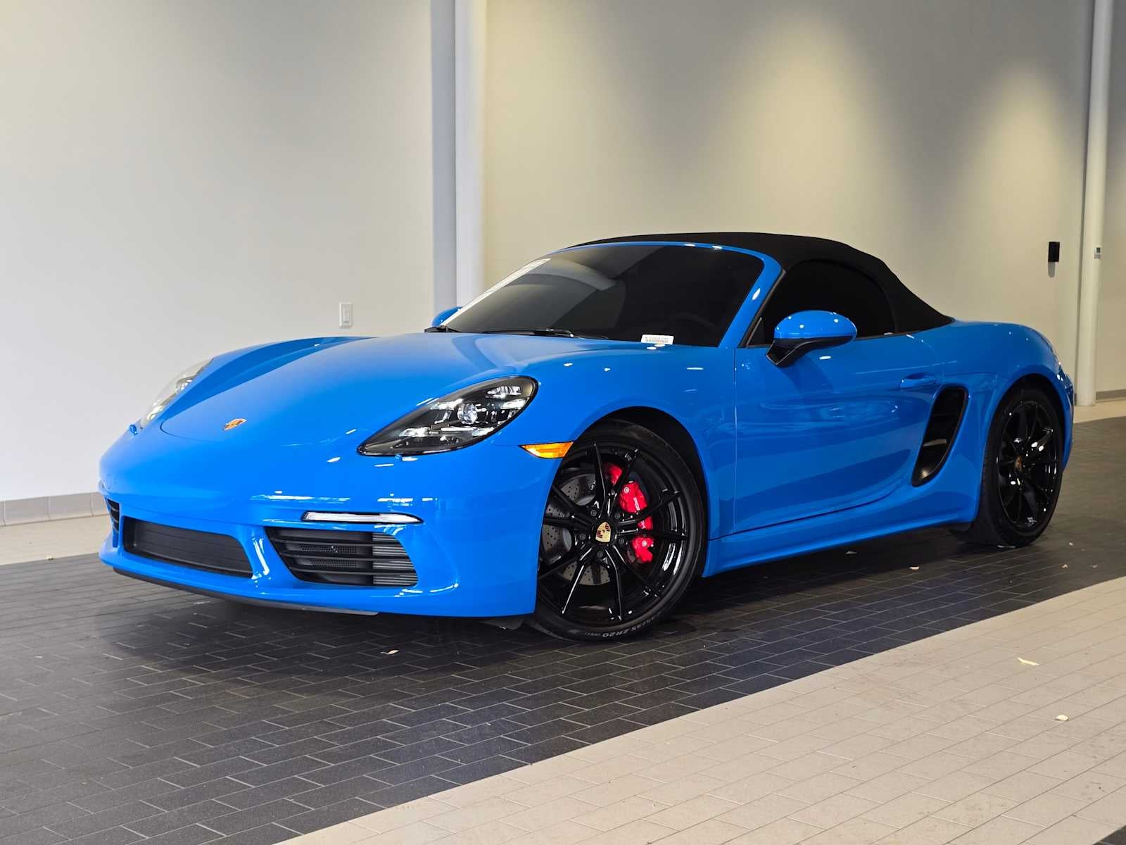 2025 Porsche 718 Boxster S