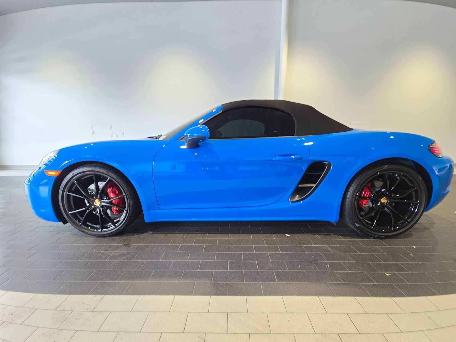 2025 Porsche 718 Boxster S