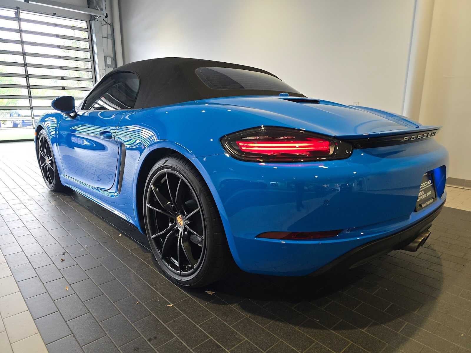 2025 Porsche 718 Boxster S
