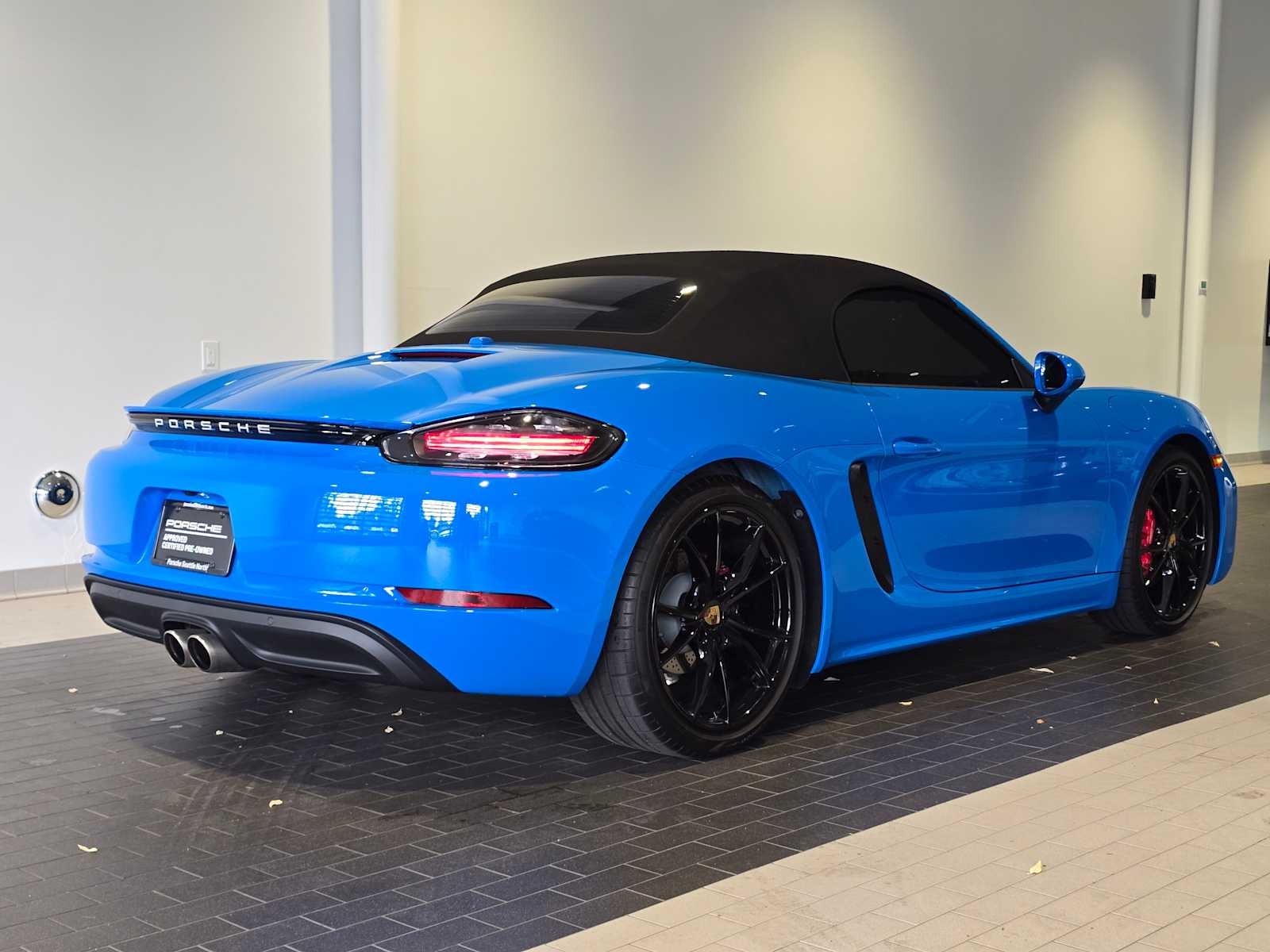 2025 Porsche 718 Boxster S