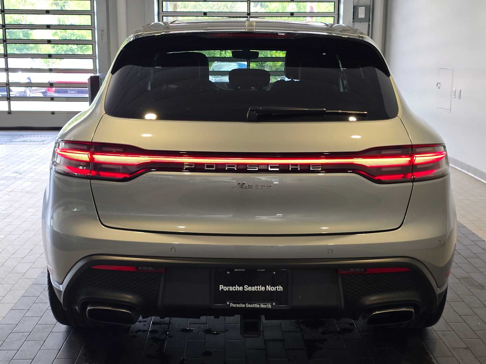 2025 Porsche Macan Base