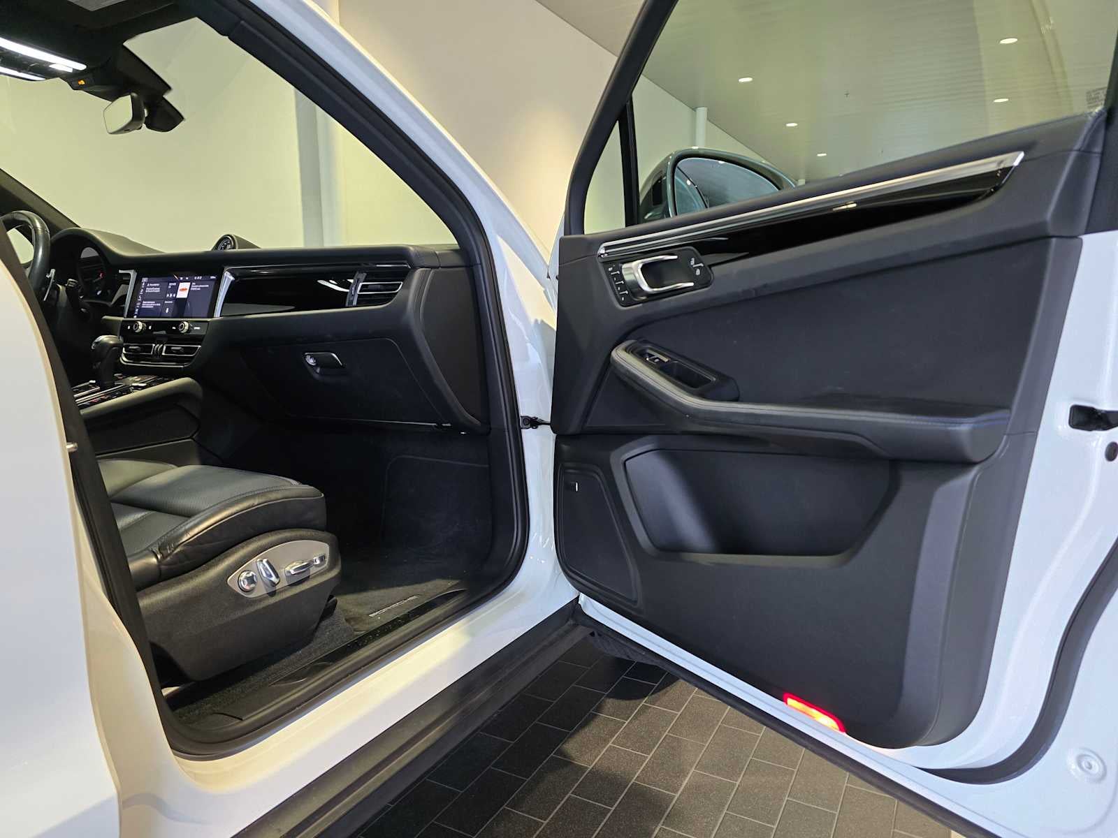 2023 Porsche Macan T