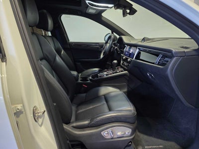 2023 Porsche Macan T