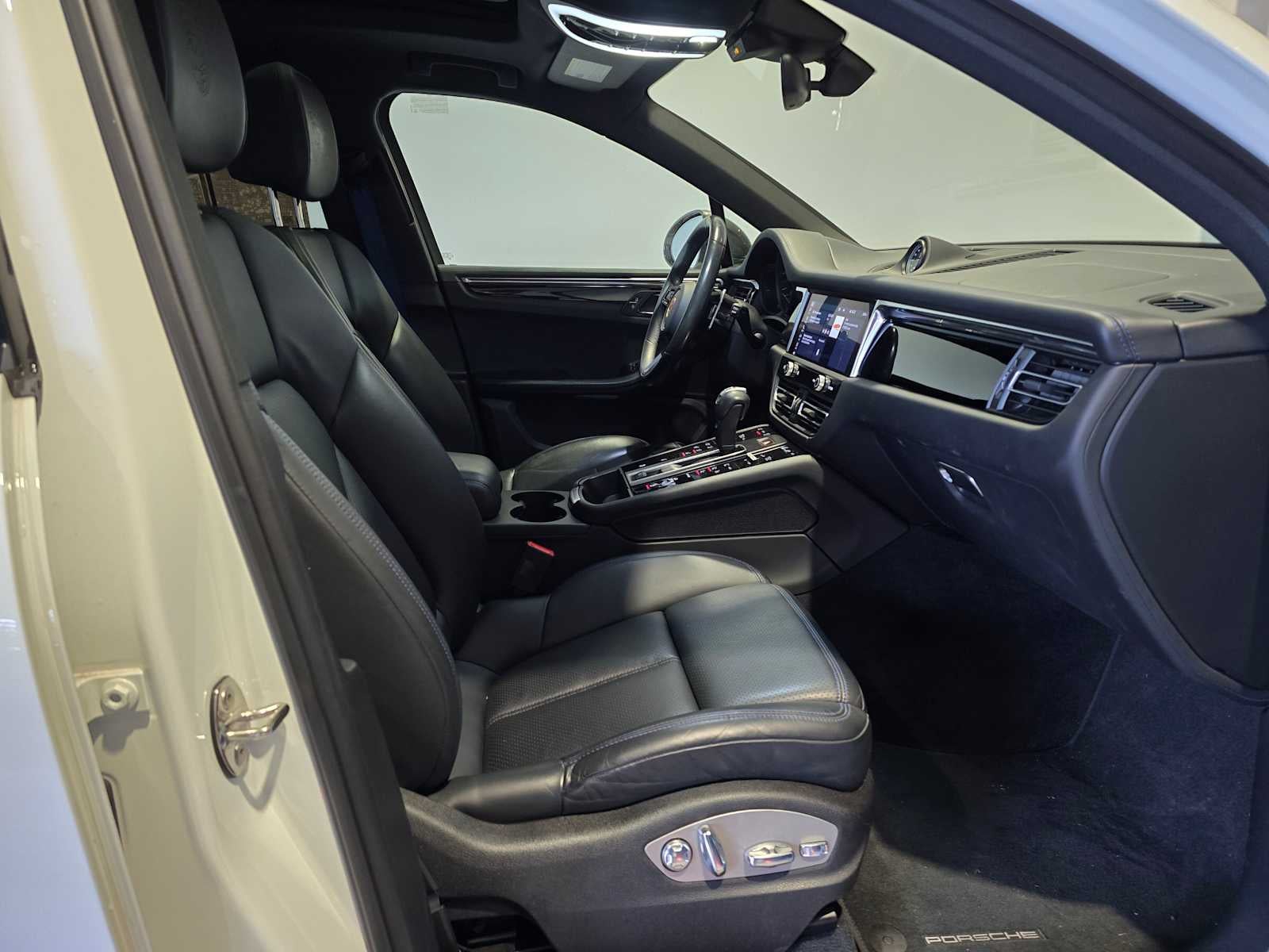 2023 Porsche Macan T