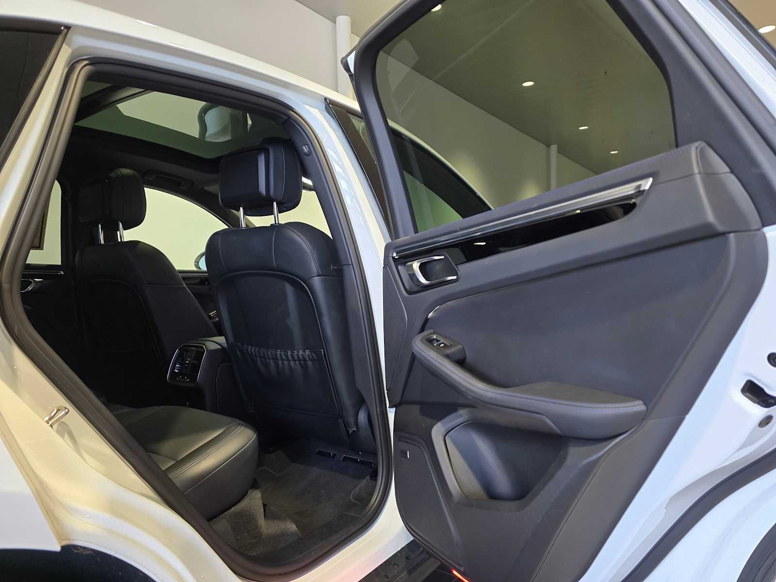 2023 Porsche Macan T