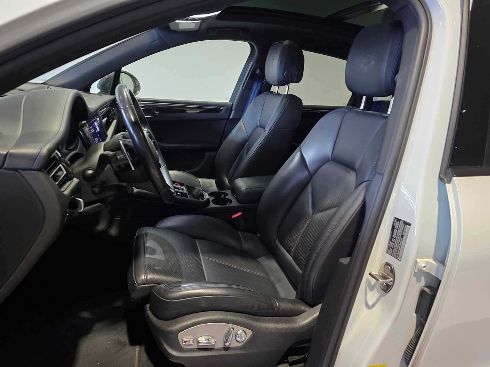 2023 Porsche Macan T