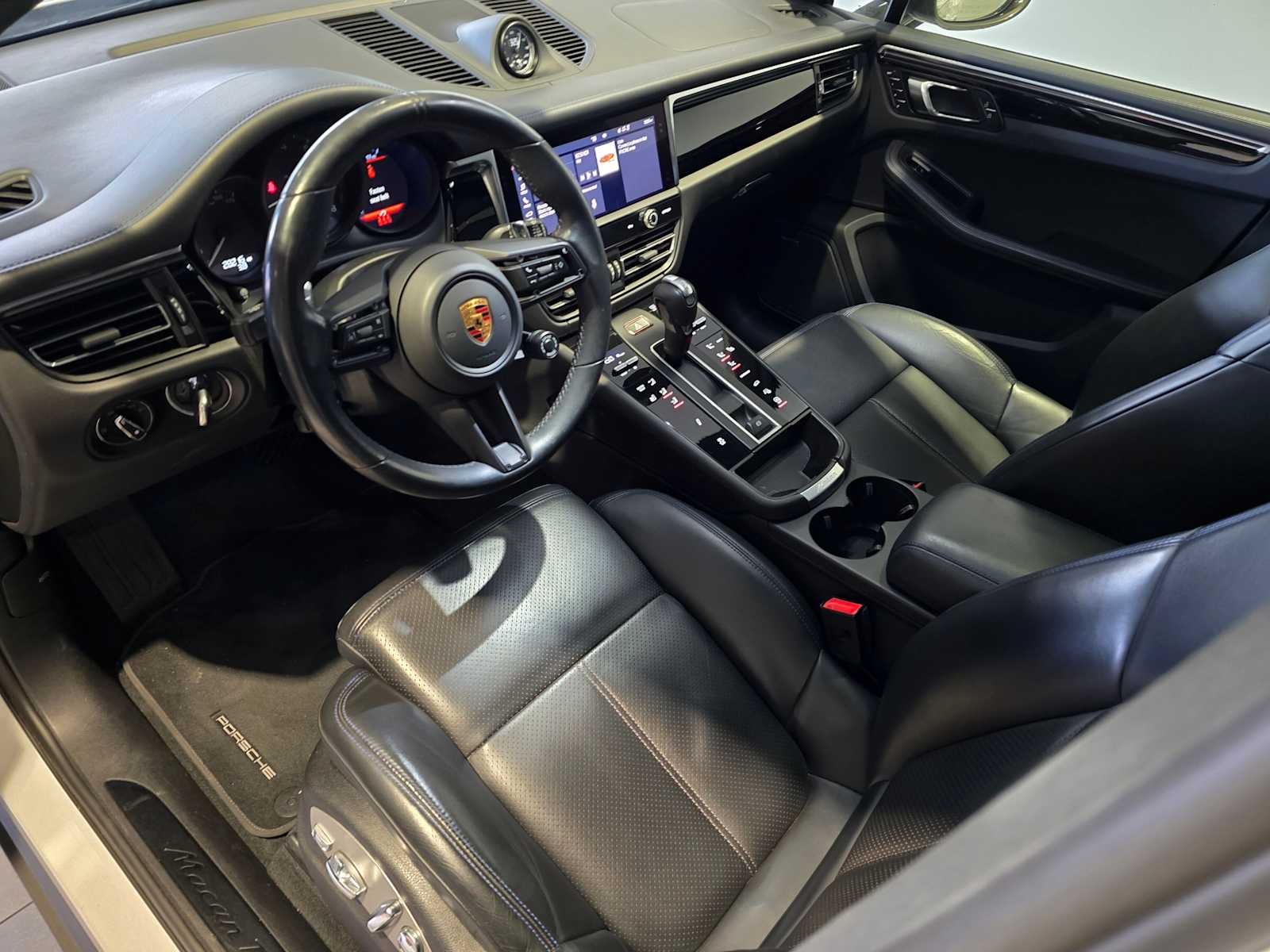 2023 Porsche Macan T