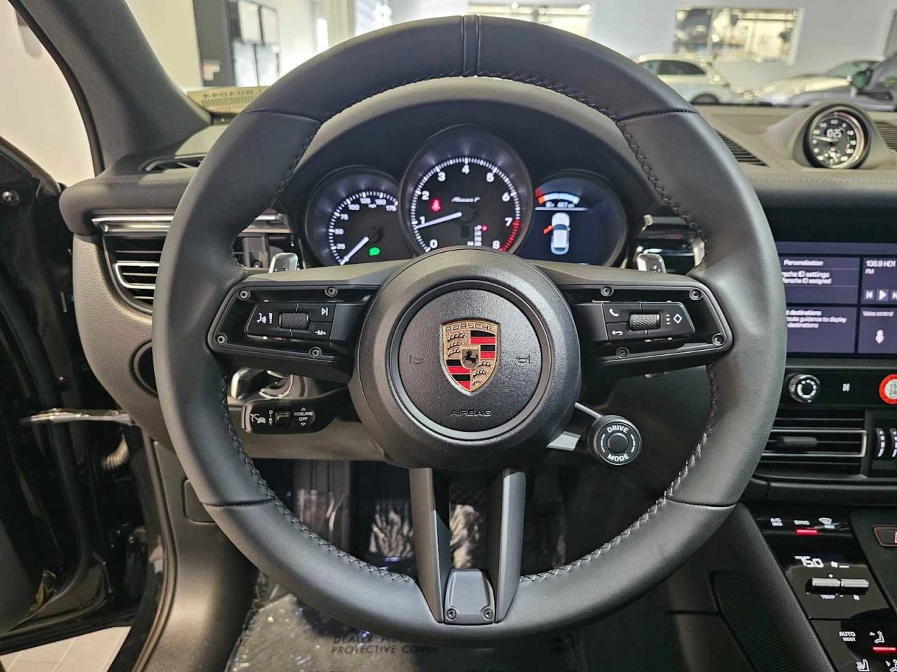 2025 Porsche Macan Base