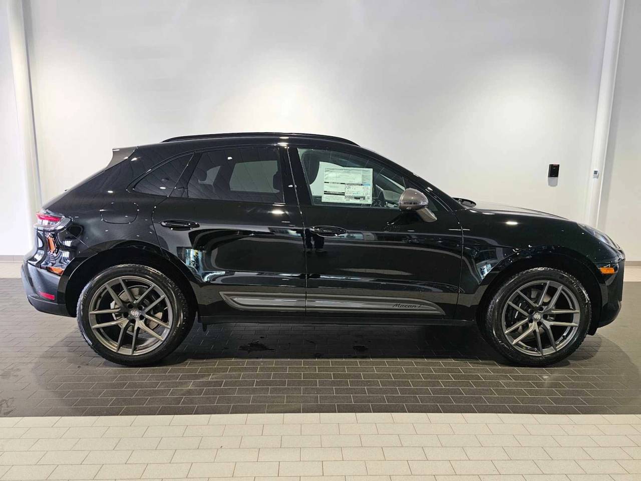 2025 Porsche Macan Base