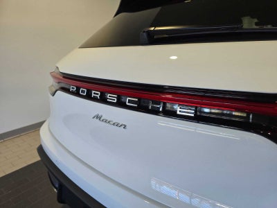2025 Porsche Macan Base
