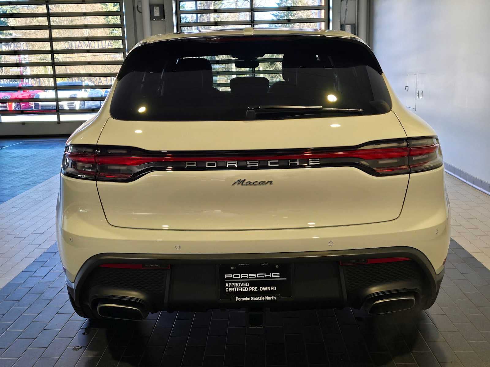 2025 Porsche Macan Base