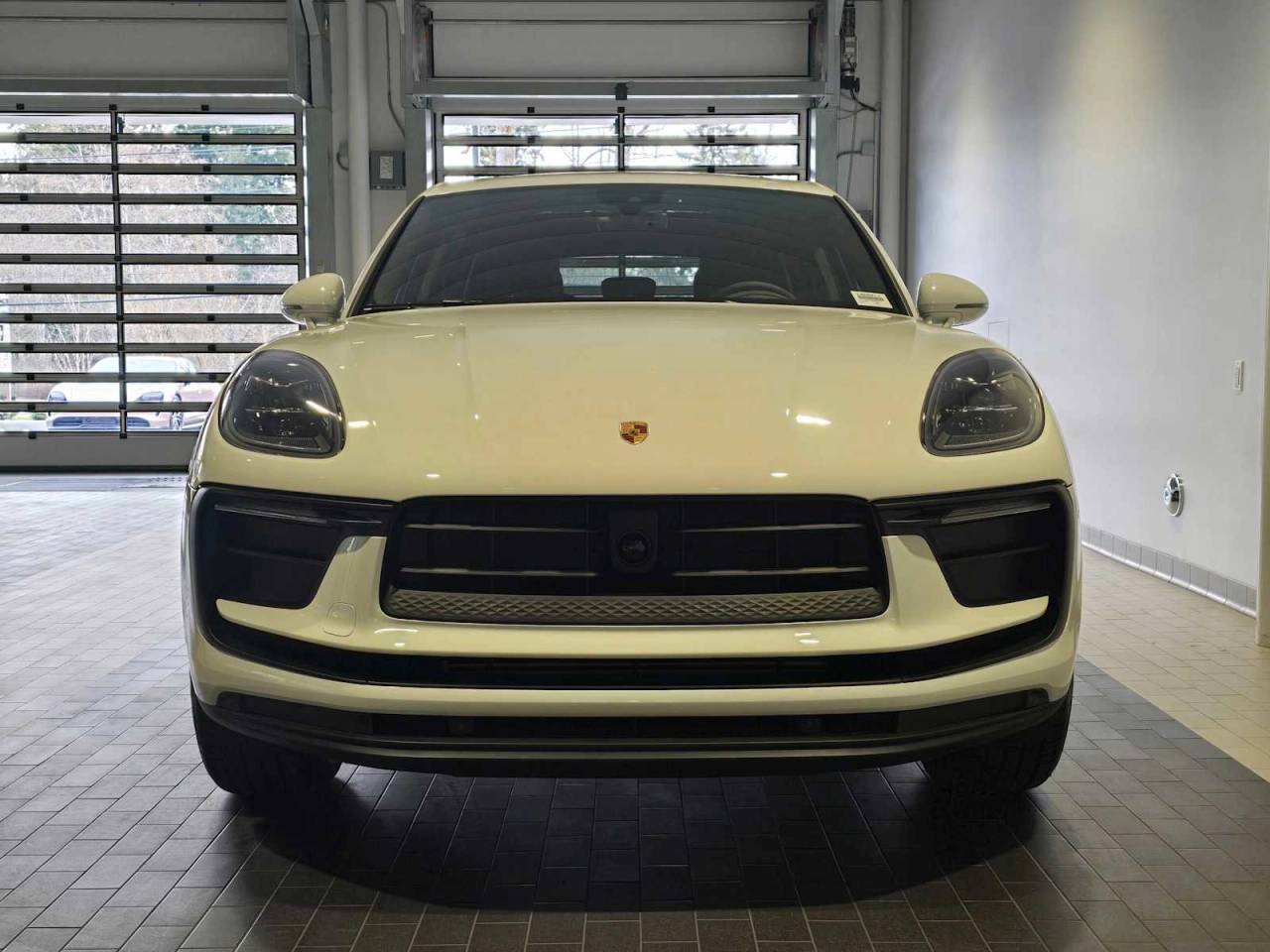 2025 Porsche Macan Base