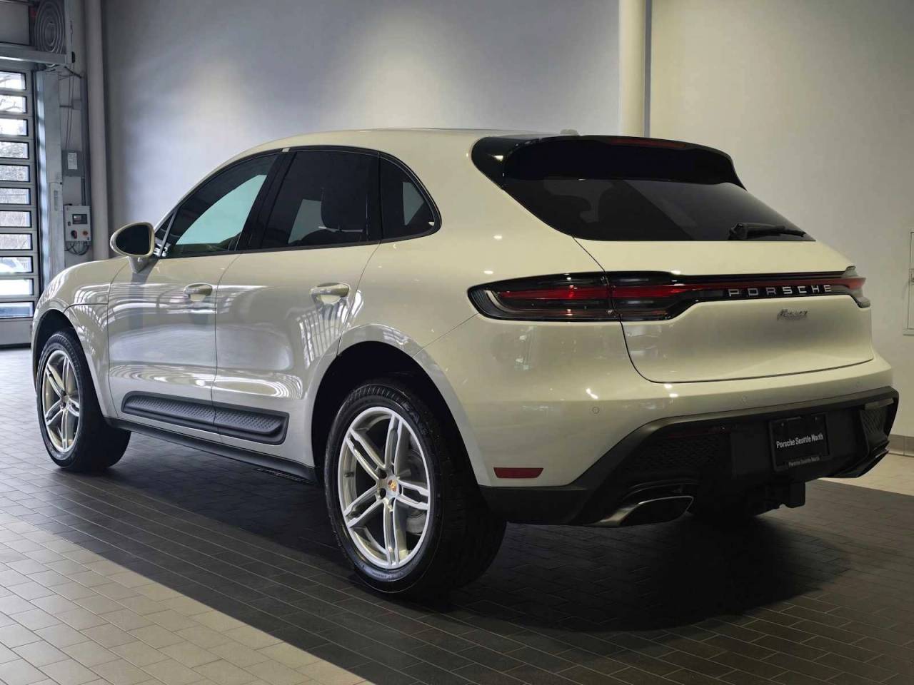 2025 Porsche Macan Base