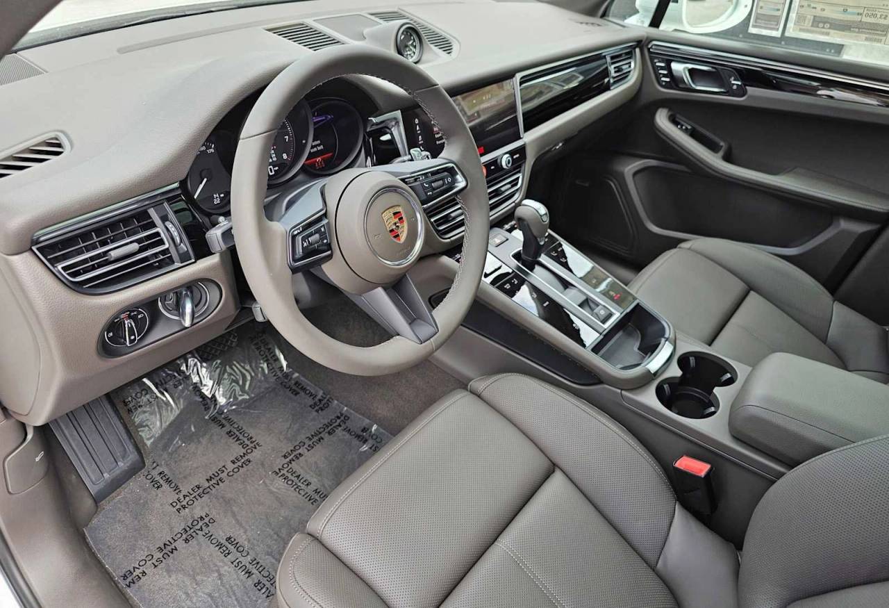 2025 Porsche Macan Base