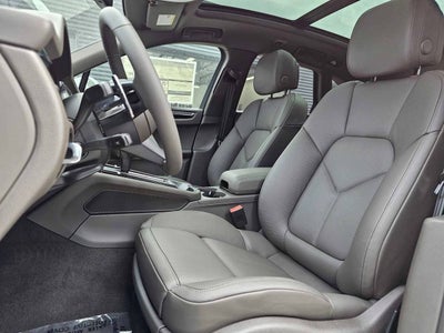 2025 Porsche Macan Base