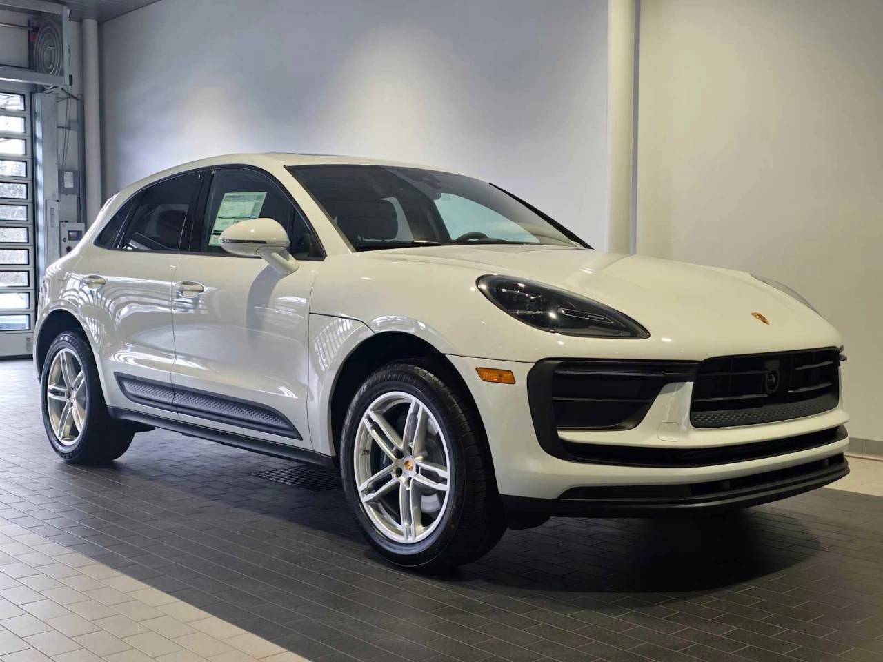 2025 Porsche Macan Base
